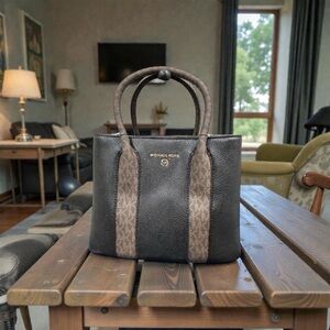 Michael Kors Austin Medium Pebbled Leather Messenger Bag